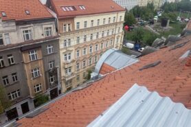 Natírání střechy
