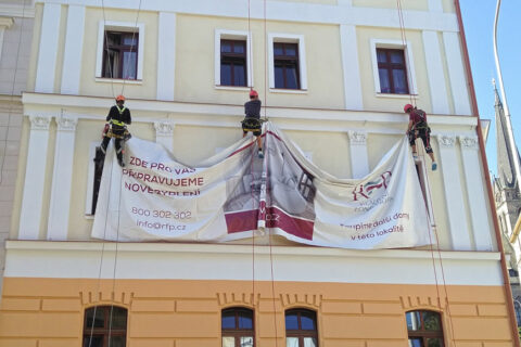 Instalace banneru Praha