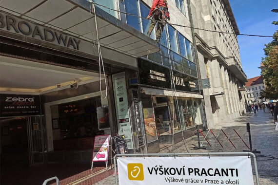 Mytí oken a fasády Divadlo Brodway Mytí oken a fasády Divadlo Brodway