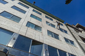 Mytí oken a fasády Divadlo Brodway Mytí oken a fasády Divadlo Brodway